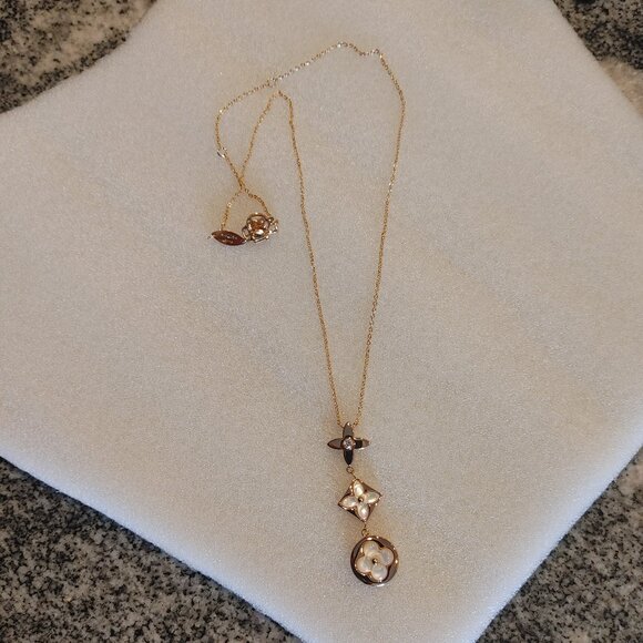 Vintage Louis Vuitton Necklace. Pre-owned in very good condition. - Picture 1 of 16